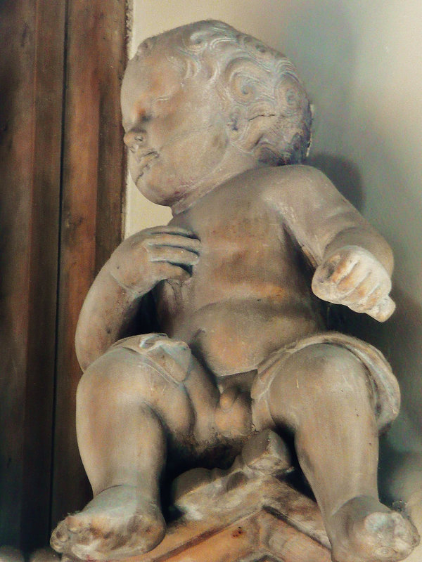 st.mary abchurch, london,c18  cherub on south wall tomb