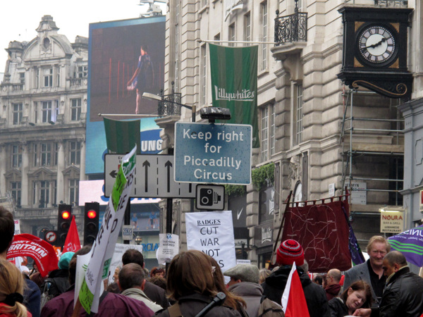 Keep right for Piccadilly Circus