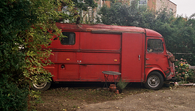 I discovered a small collection of old French cars: Citroën HY