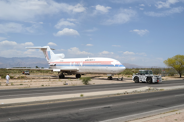 United Airlines Boeing 727 N7004U