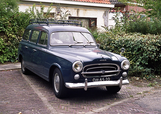 I discovered a small collection of old French cars: 1958 Peugeot 403 U5