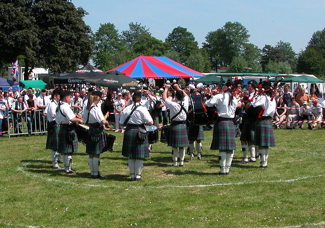 A day in Germany: coming across a pipes-and-drums contest and highland games in Xanten