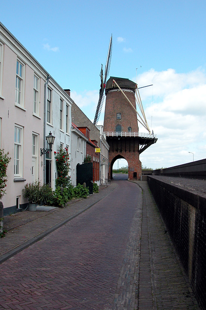 A visit to Wijk bij Duurstede - Mill and city gate.