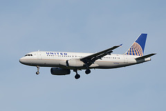 United Airlines Airbus A320 N413UA