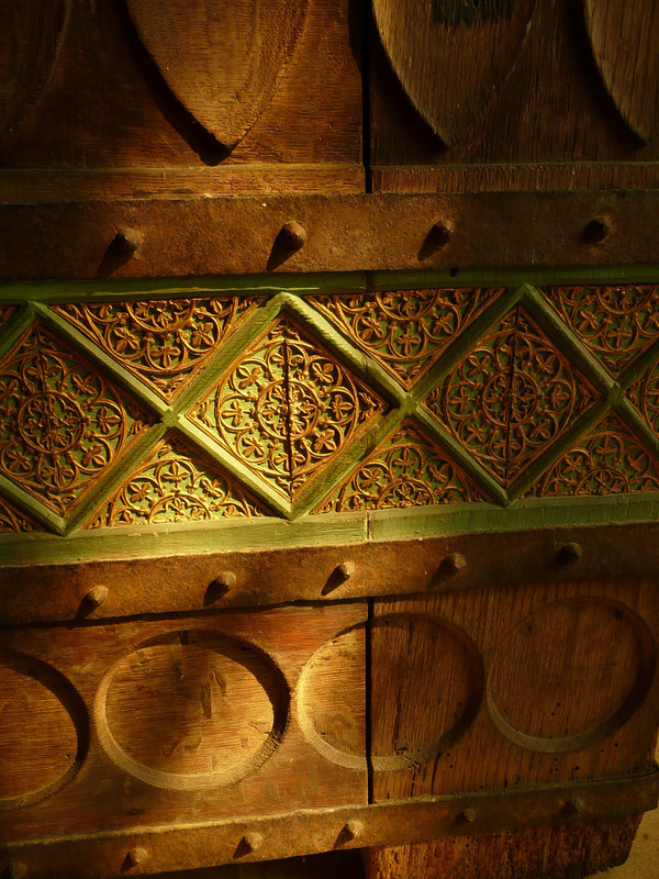 newport church, essex c13 chest