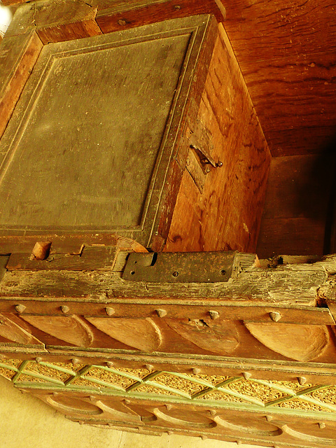 newport church, essex,this c13 chest with its lid painted inside as a reredos seems to have been a portable altar of some sort, despite the rulings against wooden rather than stone altars. it seems to