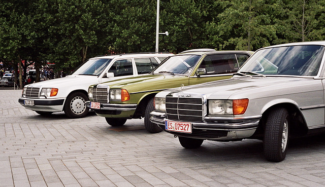 Visiting the Mercedes-Benz Museum: outside the museum