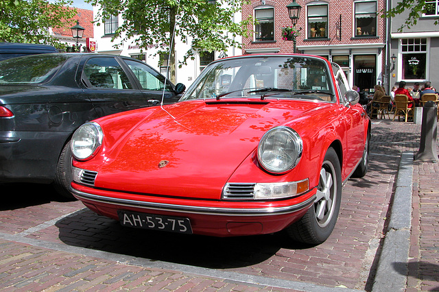 A visit to Wijk bij Duurstede - 1970 Porsche 911 T Targa