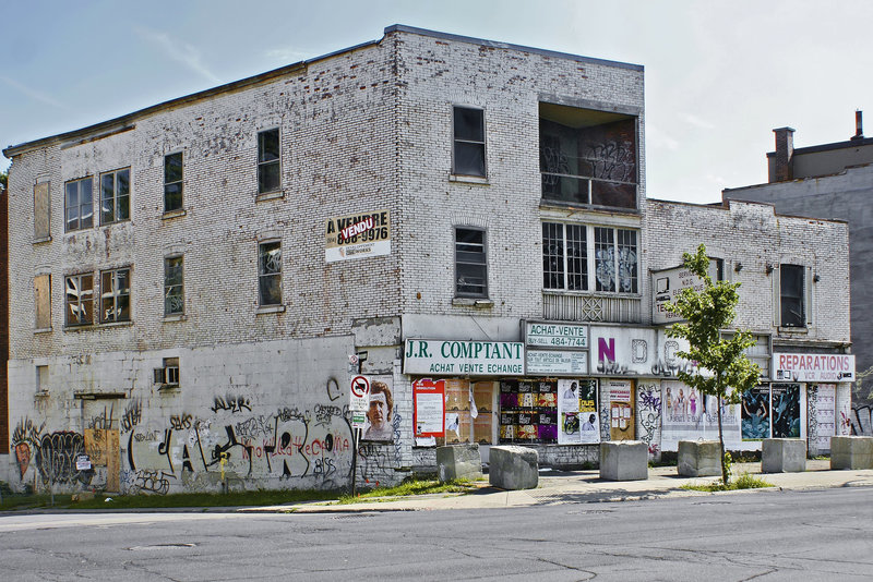 Au-delà de la réparation (Beyond Repair) – Sherbrooke Street West at Prud'homme, Montréal, Québec