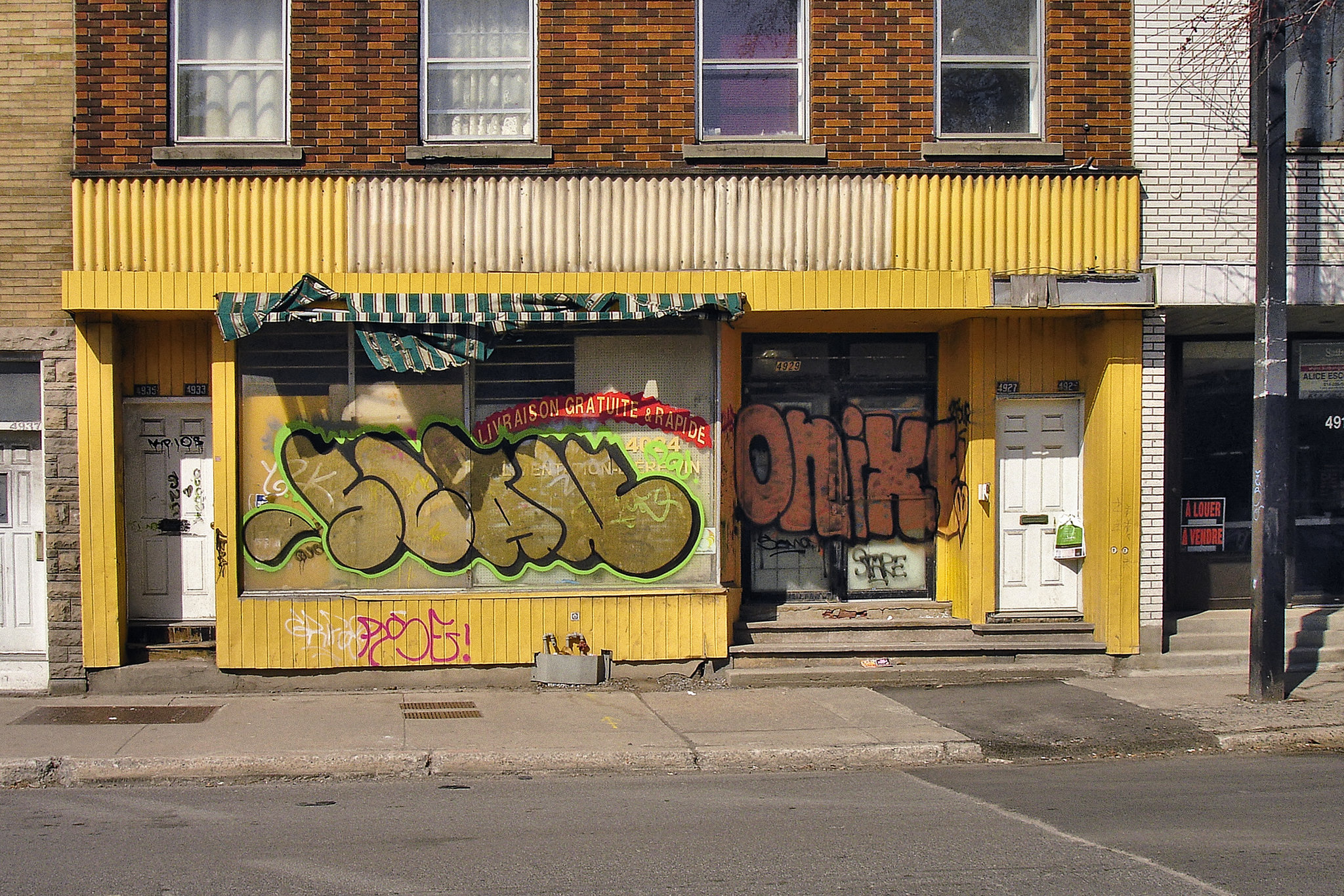 Fast and Free Delivery – Notre-Dame and Saint-Rémi Streets, Saint-Henri, Montréal, Québec