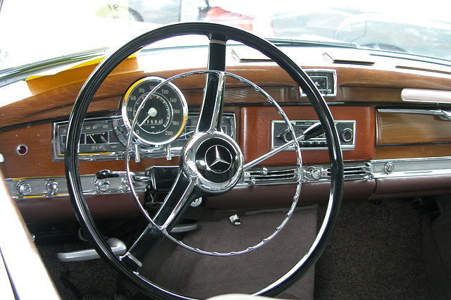 Mercs at the National Oldtimer Day: dashboard of the 1959 Mercedes-Benz 300 Dora