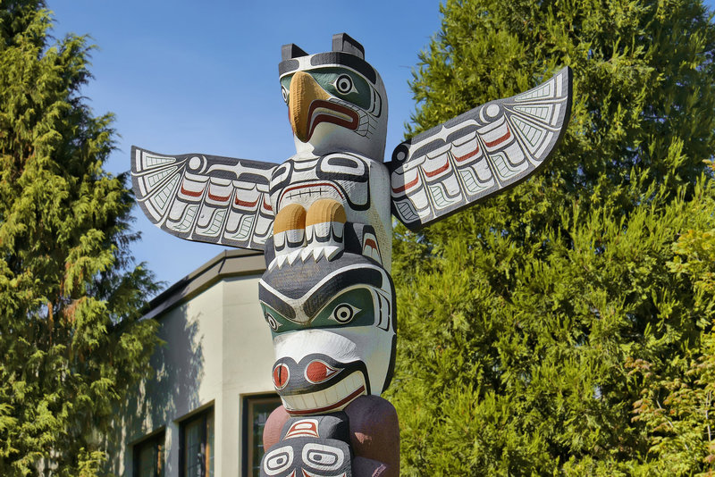 Victory Through Honour Totem Pole – Brock Hall, West Wing, UBC, Vancouver, British Columbia