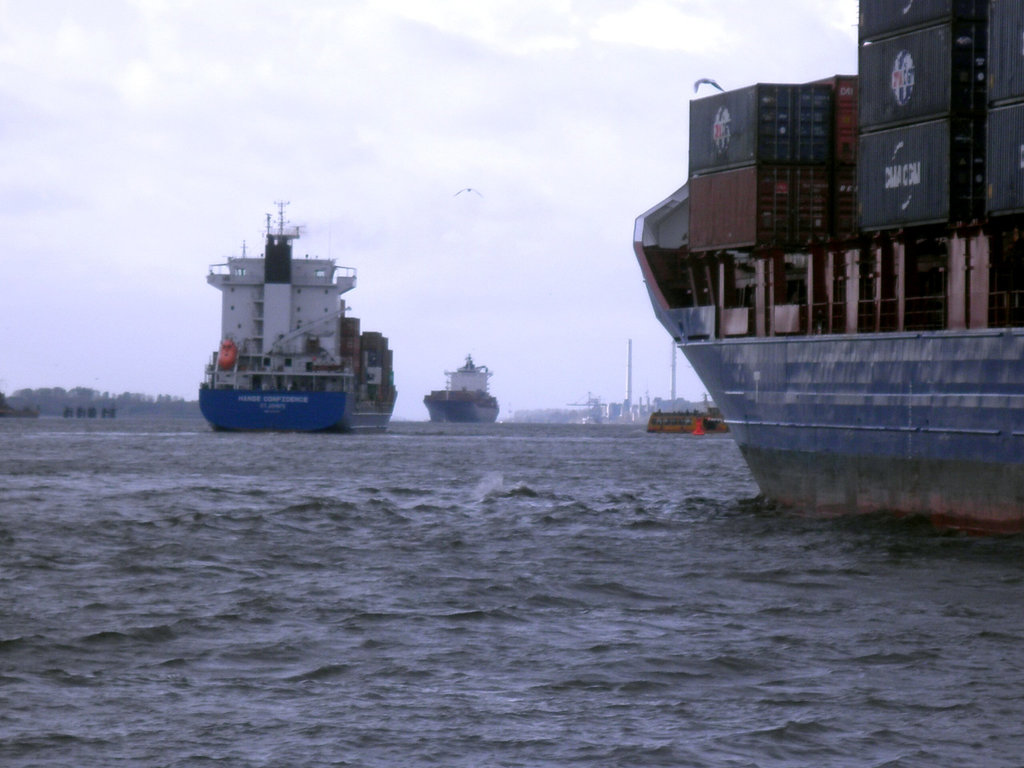 Schiffe auf der Elbe