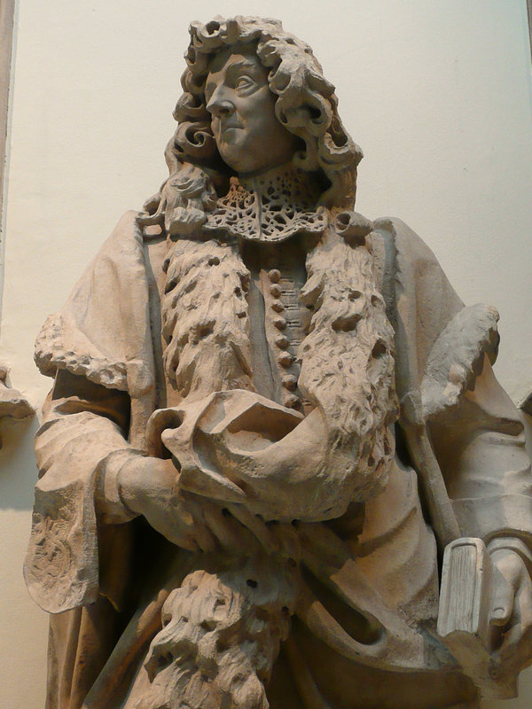 statue at guildhall, london