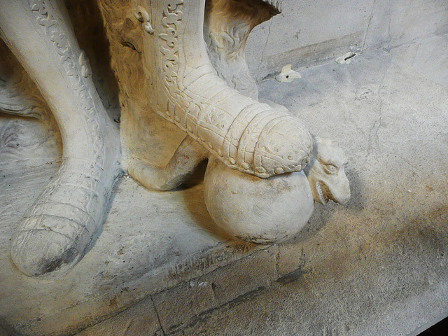 guildhall chapel statues, london