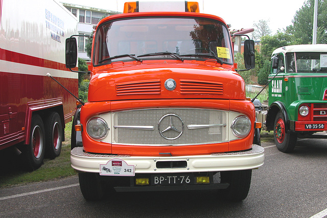 Heavy vehicles at the National Oldtimerday: 1964 Mercedes-Benz 1418