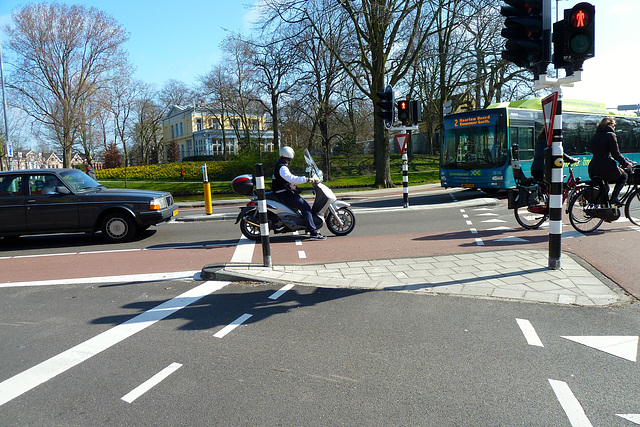 Waiting for the trafﬁc light