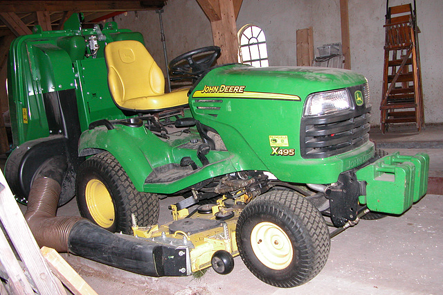 Fancy lawnmower: John Deere X495