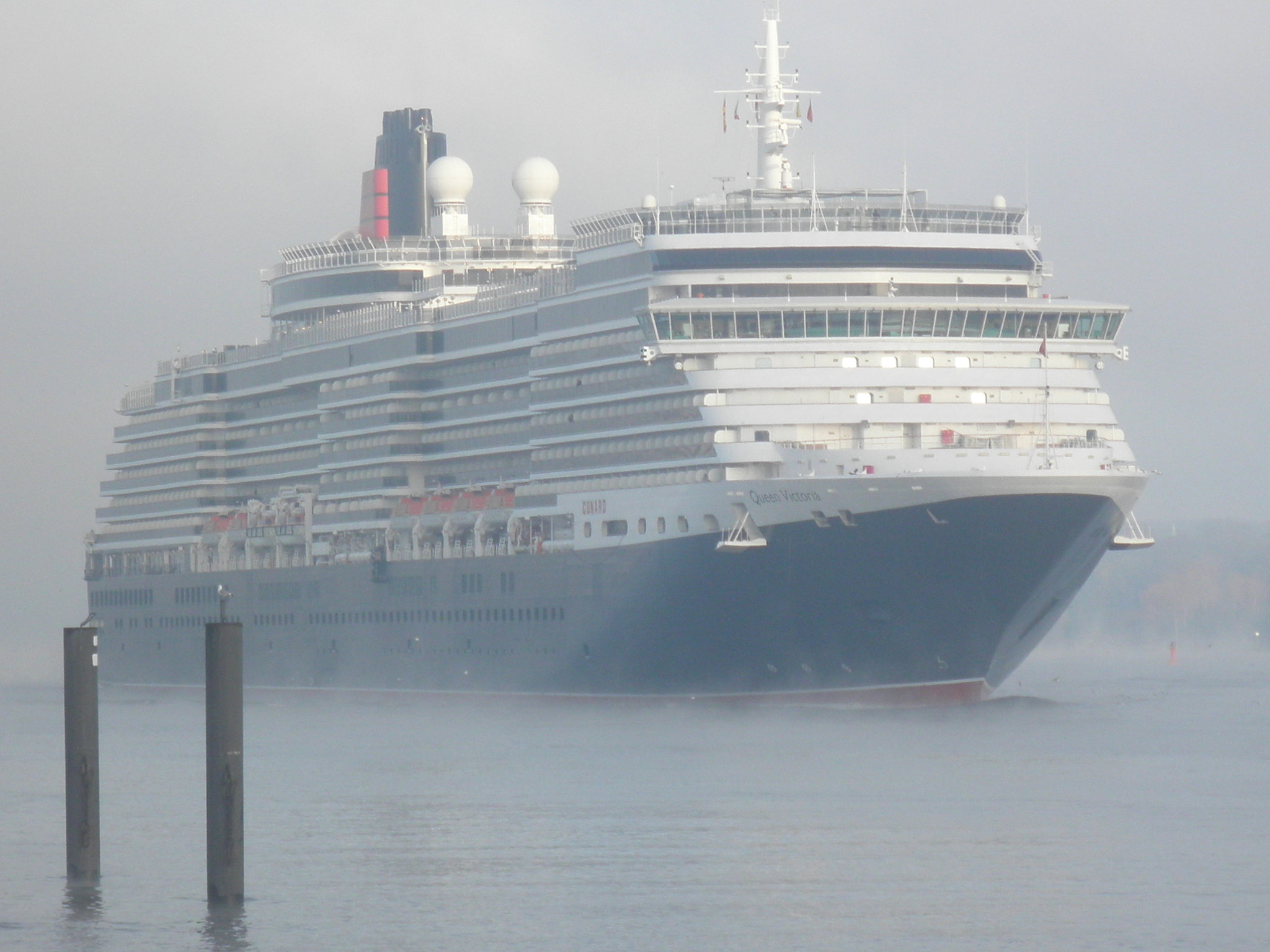 Queen Victoria auf der Elbe