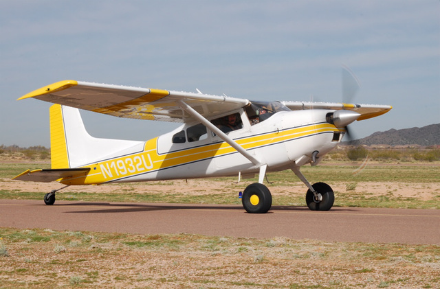 Cessna 185 N1932U