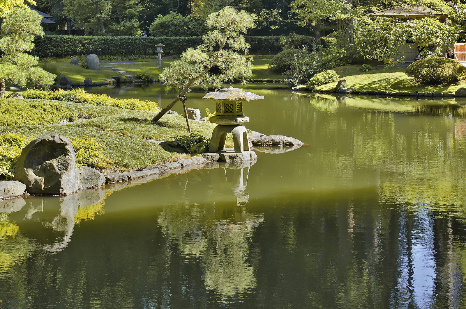 Snow-Viewing Lantern – Nitobe Memorial Gardens, Vancouver, British Columbia