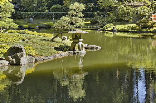 Snow-Viewing Lantern – Nitobe Memorial Gardens, Vancouver, British Columbia