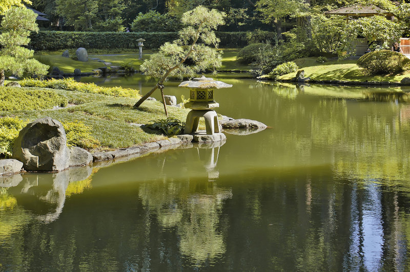 Snow-Viewing Lantern – Nitobe Memorial Gardens, Vancouver, British Columbia