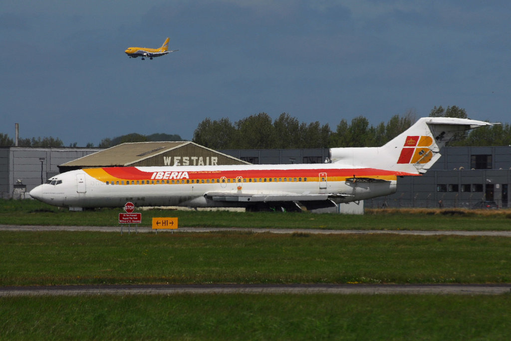 EC-CFA Boeing 727-256