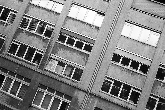 Frau am Fenster