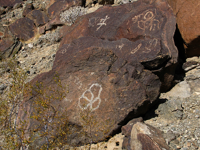 Petroglyph (090852)