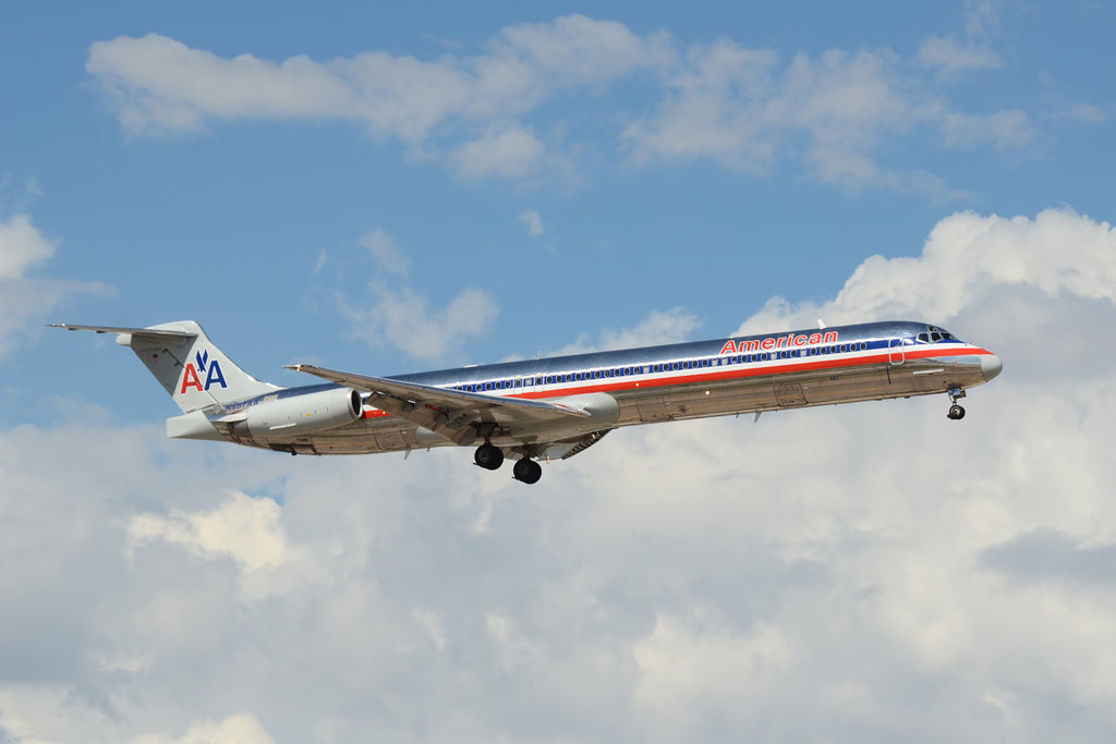 American Airlines McDonnell Douglas MD-80 N487AA