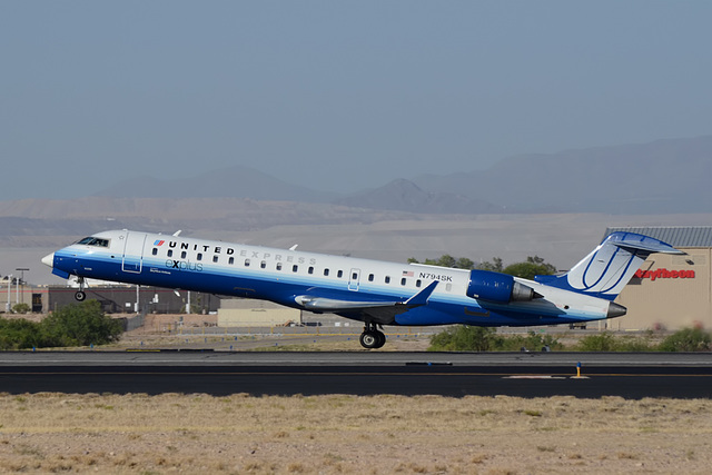 United Airlines Canadair CL-600 N794SK