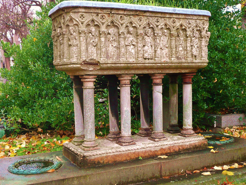 val prinsep's grave, brompton cemetery, london,the pre-raphaelite artist val prinsep's tomb of 1904