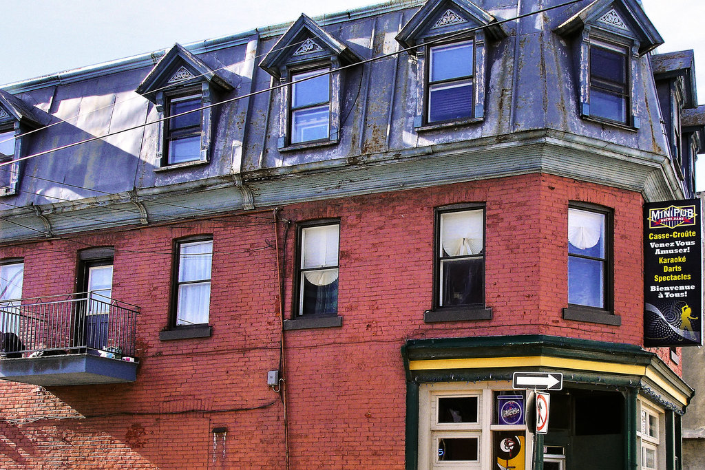 Mini Pub Notre-Dame – Notre-Dame Street, Saint-Henri, Montréal, Québec