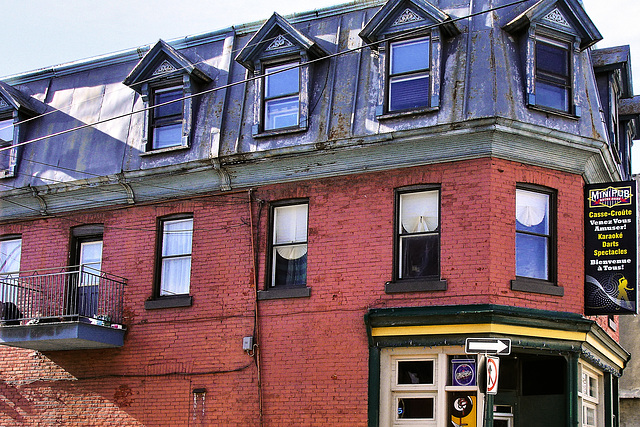 Mini Pub Notre-Dame – Notre-Dame Street, Saint-Henri, Montréal, Québec