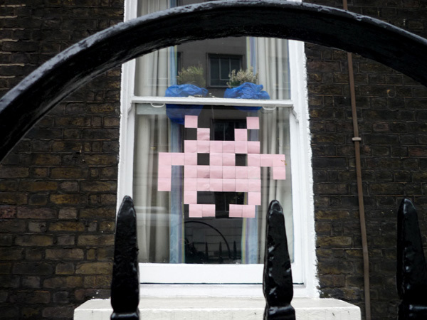 Post-it invader