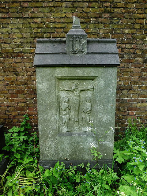 brompton cemetery, london,base of a broken cross, maybe early c20?, a memorial to a member of the  confraternity of men and women of st.andrews, wells st., that repository of high victorian arts that 