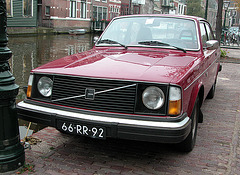 Car spotting: 1977 Volvo 242 DL