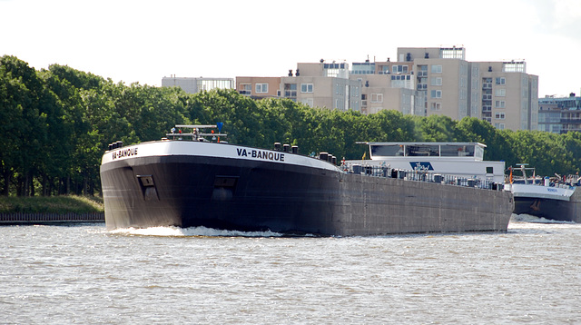 A trip with the steam tug Adelaar: the Va-Banque