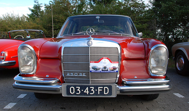 Autumn Mercedes Meeting – S-class: 1968 Mercedes-Benz 250 SE