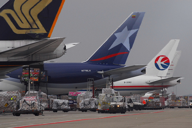 B-2082 B777F China Cargo