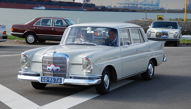 Autumn Mercedes meeting – Heckﬂossen: 1961 Mercedes-Benz 220 S