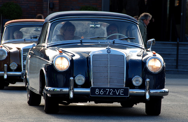 Mercedes Meeting: 1959 Mercedes-Benz 220 S