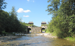 Klausen-Leopoldsdorf, Hauptklause