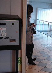 Pause traversier / Ferry break - Séduisante jeune Dame en bottes de cuir à talons hauts / Cute Lady in High-heeled boots