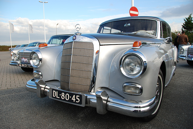 Mercedes Meeting: 1960 Mercedes-Benz 300d