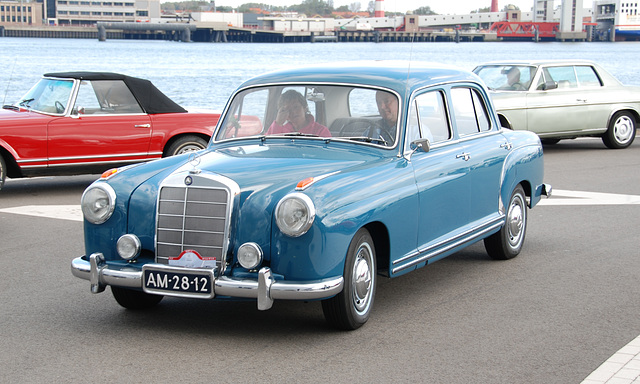 Mercedes Meeting: 1954 Mercedes-Benz 220