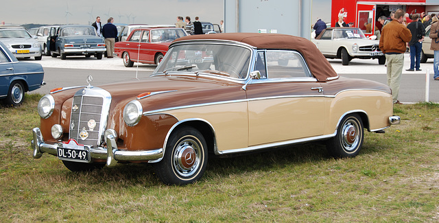 Mercedes Meeting: 1957 Mercedes-Benz 220 S cabriolet