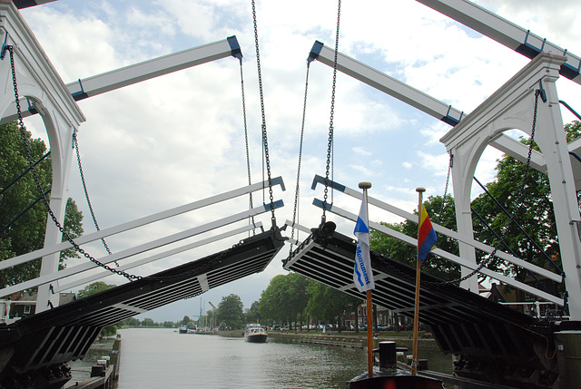A trip with the steam tug Adelaar: the bridge at Weesp