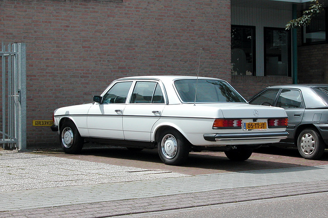 1982 Mercedes-Benz 200